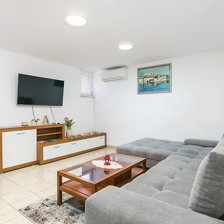 With Parking Space - 23979 דירה טרוגיר