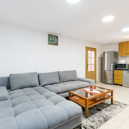 Апартаменти With Parking Space - 23979 *