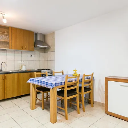 Апартаменти With Parking Space - 23979 *